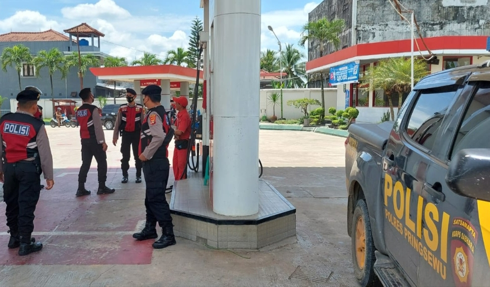 Polres Pringsewu Pantau Distribusi BBM dI SPBU Selama Arus Mudik Idul Fitri IMG_20240409_115540
