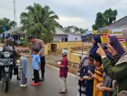 Berkah Ramadhan, TK Negri 1 Simpang Rimba Bagikan Takjil