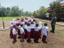 Satgas Pamtas RI-Malaysia Yonarmed 16/TK Ajarkan PBB Kepada Siswa Perbatasan