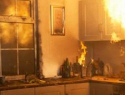 Ditinggal Mudik, Rumah di Pringsewu Terbakar Gegara Korsleting Listrik!