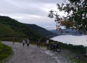 Polres Samosir Amankan Jalur lintasan dan Kawal Pelari Trail Of The Kings 2024 Kab. Samosir
