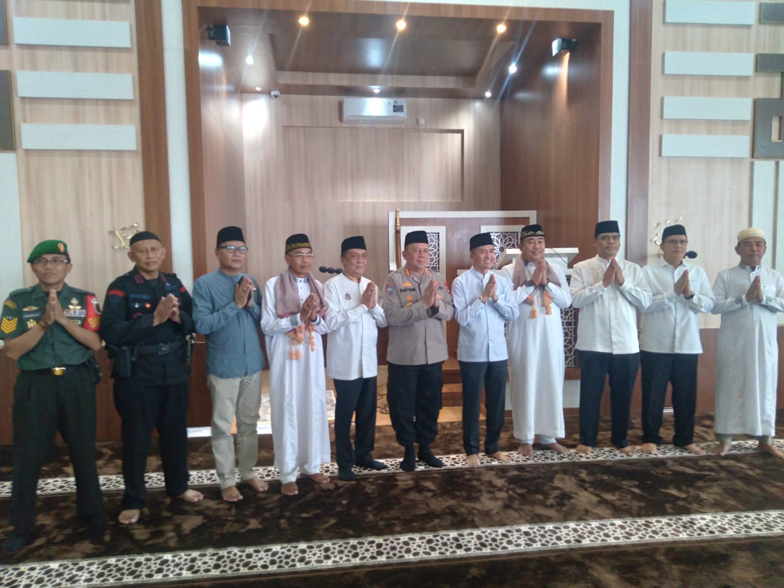 Potong Pita, Walikota Palembang Hadiri Peresmian Masjid Al-Basmah Berlangsung Sukses IMG-20240525-WA0003