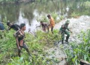 Cegah Terjadinya Banjir, Satgas Yonif 125/SMB Karya Bhakti Bersihkan Sungai Bersama Masyarakat