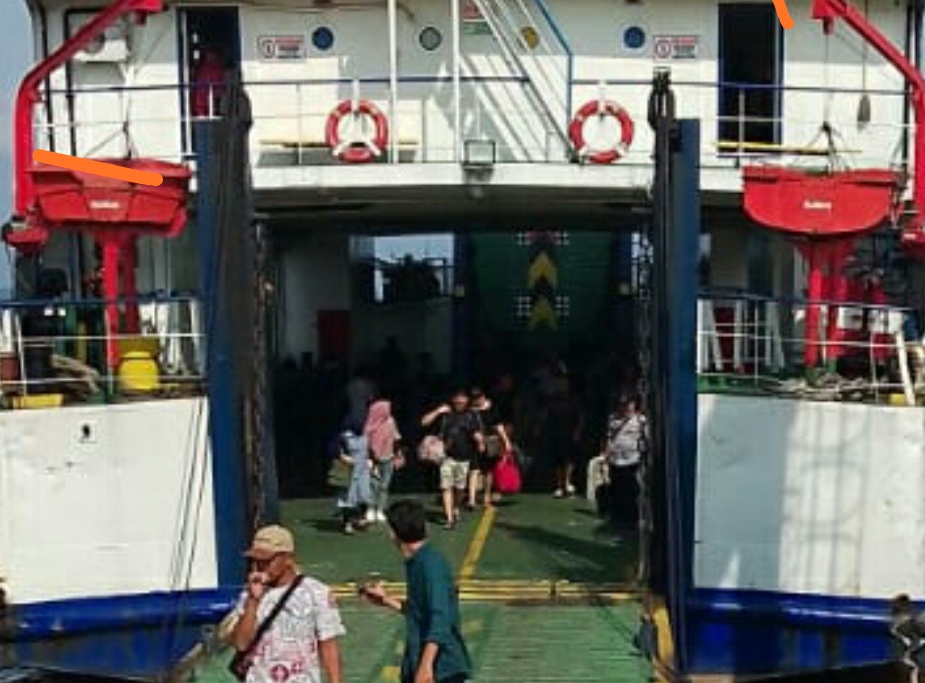 Sudah Menunggu Lama,Penumpang Roro Tingkil Kecewa Tidak Jadi Berangkat IMG_20240525_103525