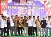 Bupati Musi Rawas Hj. Ratna Machmud menghadiri Rapat