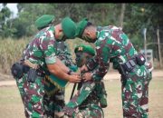 Sah Menjadi prajurit Infanteri, Siswa Dikjurbaif Terima Tradisi Pembaretan