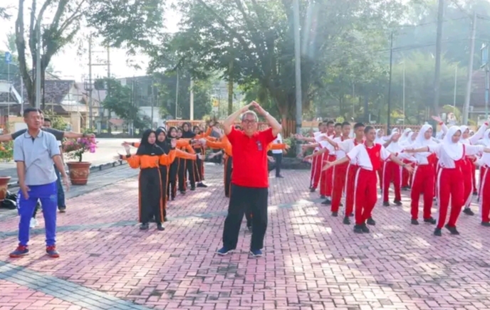 Sambut Peringatan HANI 2024, Pj. Bupati Senam Bersama dan Ajak Berantas Narkoba IMG-20240615-WA0001