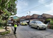 Satlantas Polres Muara Enim Siagakan Petugas Atasi Kemacetan di Perlintasan Kereta Api Simpang Belimbing dan Ujan Mas