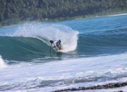 Pertarungan Peselancar Kategori Pria Perempat Final Di North Nias Surfing 2024 Semakin Sengit