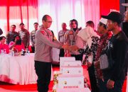 Baksos dan Bansos Serentak, Polda Sumsel Serahkan Bantuan Bedah Rumah
