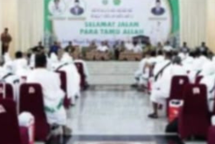 Bupati Labuhan Batu Selatan Berangkatkan Jemaah Haji IMG_20240607_082505