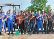 Peringati World Ocean Day Sat Polairud Polres Meranti Bersihkan Sampah Dilaut dan Pantai