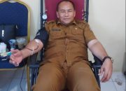 Kades Bangun Purba Ekada Tarigan Bersama Kades Batu Gingging Candra Hasbulah, Donorkan Darah Bantu Sesama