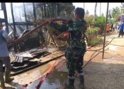 Gerak Cepat Danramil 420-02/Muara Limun Bersama Warga dan Babinsa Bantu Rumah Warga Terbakar