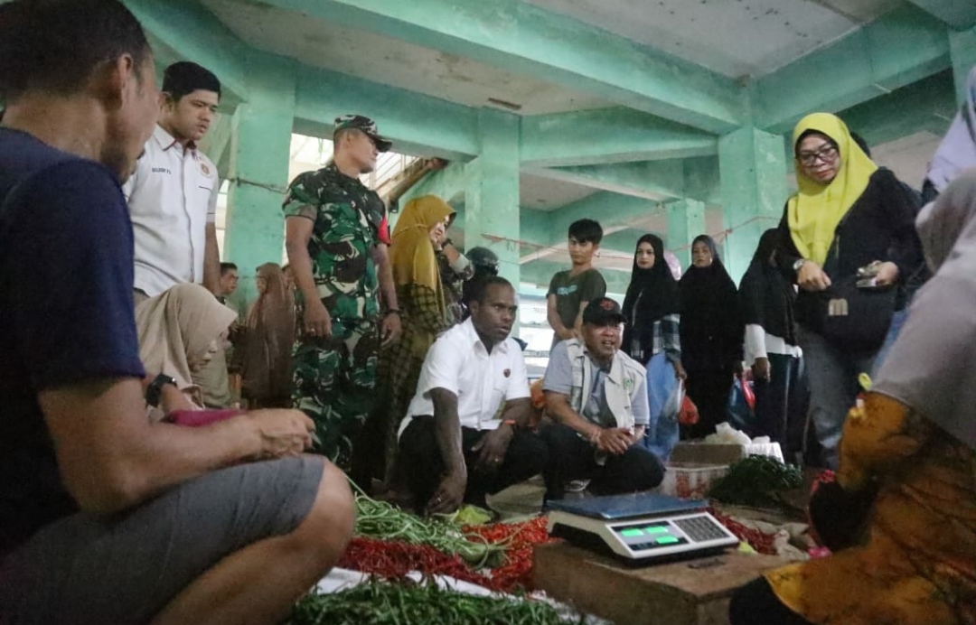 TNI/POLRI dan Perindag Kabupaten Kepulauan Meranti : Memantau Ketersediaan dan Harga Pangan Menjelang Hari Raya Idul Adha" IMG_20240616_200301