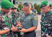 Cegah Pelanggaran, Kabekangdam II/Swj Sidak Handphone Anggota