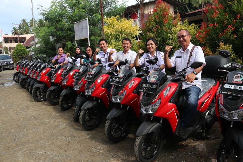 Tingkatkan Kualitas Pelayanan Petugas, Pemko Gunungsitoli Serahkan 17 Unit Motor di 7 Puskesmas 3-348