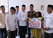 Bantuan Bedah Rumah Baznas Pasaman, kembali diserahkan Sabar AS kepada warga Panti,