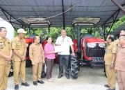 Bupati Nias Utara Serahkan Sejumlah Alat Mesin Pertanian Kepada Kelompok Tani