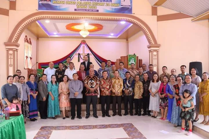 Bupati Nias Utara Hadiri Pesta Pembangunan Rumah Dinas Pelayan Resort 24 BNKP IMG-20240723-WA0001