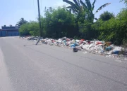 Ada Tumpukan Sampah Banyak di Jl. Karya IV Desa Tanah Merah Kec. Siak Hulu Kab. Kampar.