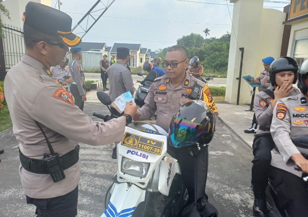 OPS Patuh LK 2024 Wakapolres Pimpin Pemeriksaan Surat Kendaraan Bermotor Seluruh Personil Polres Meranti IMG_20240717_015955
