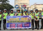Pastikan Pelaksanaan Operasi Patuh Lancang Kuning tahun 2024 berjalan aman dan kondusif dengan mengendarai sepeda Motor Kapolres Pelalawan cek langsung kelapangan. 