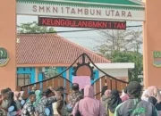 Protes di SMKN 1 Tambun Utara, Ortu & Siswa Gembok Sekolah Usai 36 Siswa Dikeluarkan