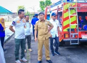 Plt Bupati Asmar Tinjau Mobil Damkar dan Truk Sampah Baru