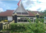 Kepala desa berhak memberhetikan perangkat desa dan disetuji oleh camat bilah barat