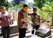 Ziarah ke Makam H. Kalamudin Djinab, Pj. Bupati Kagumi Sosok Almarhum Ayah Mertua