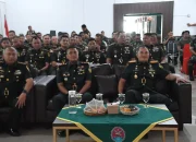 Danrem Ajak Warga Korem 044/Gapo Nobar The East / De Oost