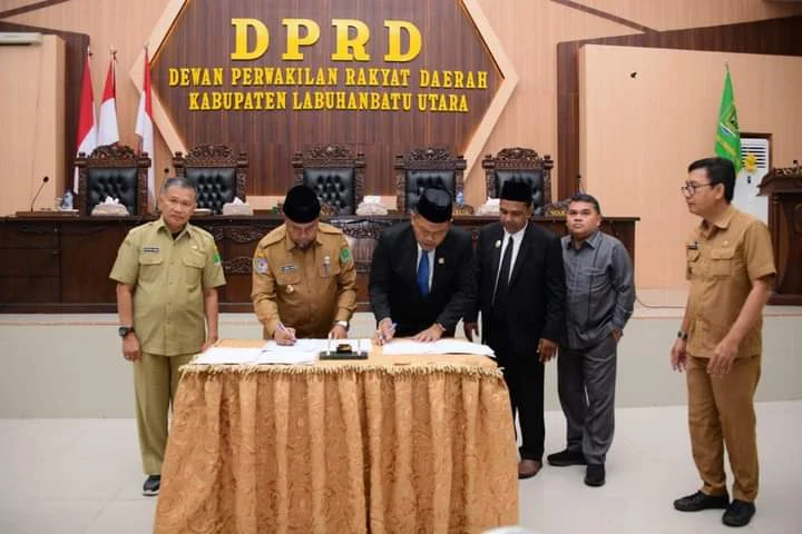Bupati Dan DPRD Labura Lakukan Penandatanganan Nota Kesepakatan Bersama KUA Dan PPAS T.A 2025 IMG-20240807-WA0018