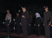 Bertempat di makam pahlawan Kapolres Muba Akbp.Listiyono Dwi Nugroho.SIK.MH laksanakan Apel Kehormatan Renungan Suci