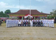 DanYonkav 5/DPC Karang Endah Letnan Kolonel Kav Fredy Christoma P. P., S. Hadiri upacara Detik-detik Proklamasi kemerdekaan RI Dan Hub.Int.Danton Letnan dua Kav Mizwan Di Kantor Camat Gelumbang kabupaten Muara Enim