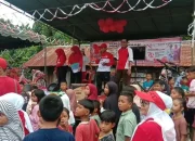 Camat Pagar Merbau Bersama Kepala Desa Sukamandi Hilir Berikan Hadiah LuckyDraw Jalan Santai Kepada Warga 