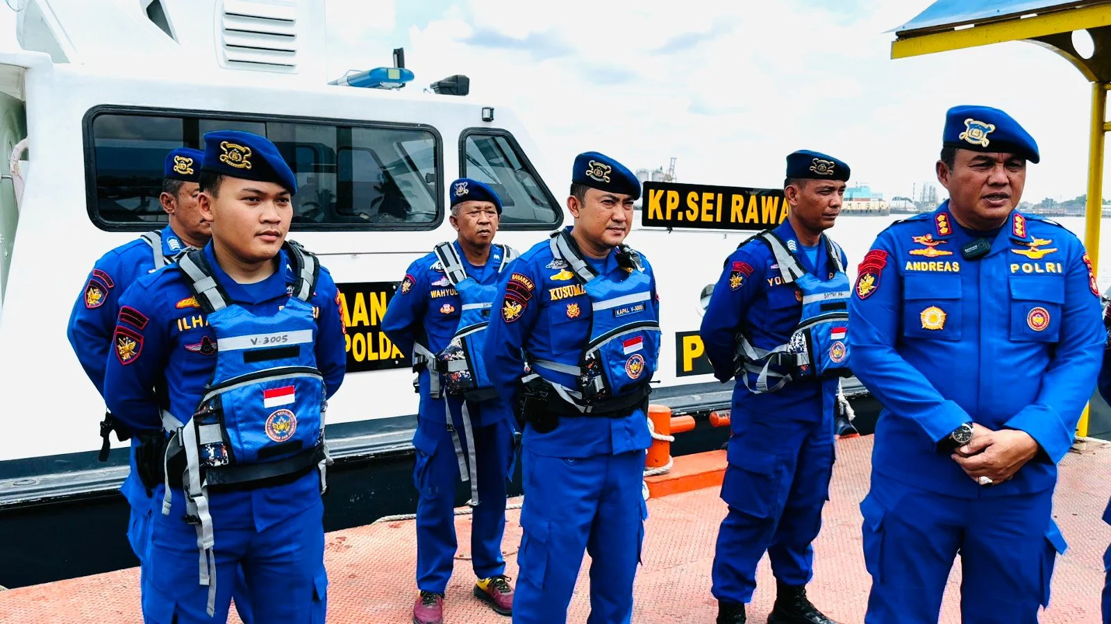 Dirpolairud Polda Sumsel Lepas Keberangkatan KM LCT Sei Rawas IMG-20240821-WA0017