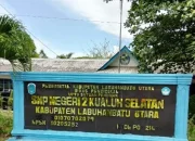 Seorang Oknum Guru BP PNS SMP N II Kualuh Selatan Labura Melakukan Tindakan Kekerasan Fisik Terhadap Murid 