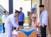 Kehadiran Sabar AS dalam sertijab Wali Nagari Tanjung Betung disambut antusias warga