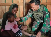 Satgas TNI Bantu Sembako dan Yankes Disambut Gembira Warga Agiyome