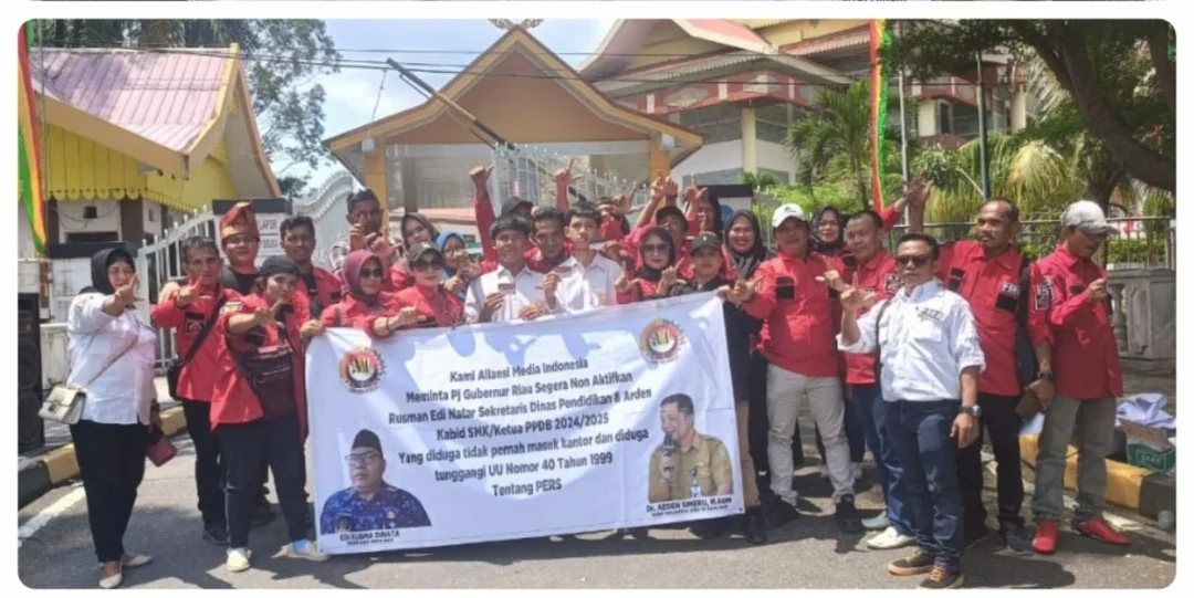 Aksi Damai di Dinas Pendidikan Provinsi Riau, AMI Minta Copot Arden Dari Jabatannya dan Bertanggungjawab akan Carut - Marut PPDB 2024-2025 SMA-SMK IMG_20240802_013058