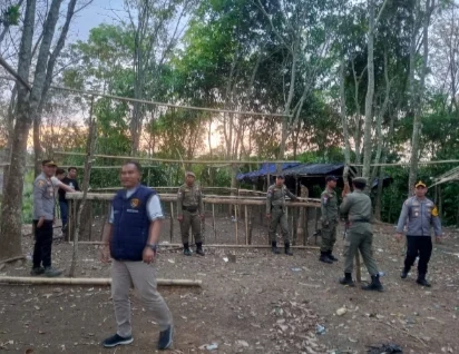 Polres Muara Enim Bersama Instansi Terkait Lakukan Penindakan Perjudian Sabung Ayam di Desa Bedegung IMG_20240812_123804