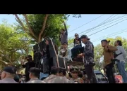 Aliansi Topi Jerami Indramayu Lakukan Demo di Depan Kantor PDAM