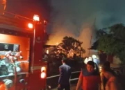 Malam ini, Dua Rumah Warga di Desa Karees Hagus Dilalap Api