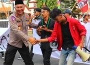 Kapolres Turun Pekalongan Kawal Aksi Penyampaian Aspirasi dan Audiensi 