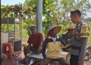 Waspada Berita Hoaks Jelang Pilkada, Bhabinkamtibmas Polsek Gadingrejo Ingatkan Warga