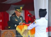 Dandim 0209/LB Letkol Inf. Yudy Ardyan Saputro, S.I.P bertindak menjadi Inspektur Upacara Penurunan Bendera Merah Putih
