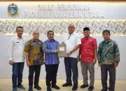 Bupati Nias Utara Amizaro Waruwu bersama Kepala Dinas Pendidikan Kabupaten Nias Utara