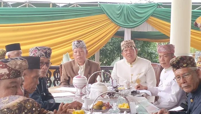 Ela-Azwar Hadi Bersama Ratusan Tokoh Adat Lampung Jalin Silaturahmi Di Rumah Kolam