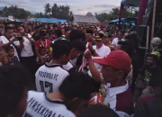 Sabar AS Disambut Warga Sungai Ranyah Saat Menuju Turnamen Harapan Muda Cup IV